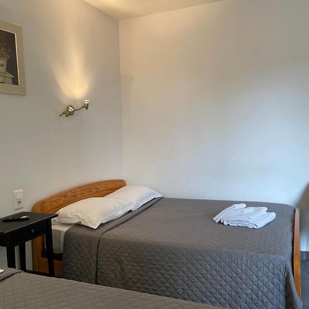 Hotel L'Escale Aigues-Mortes Exteriör bild