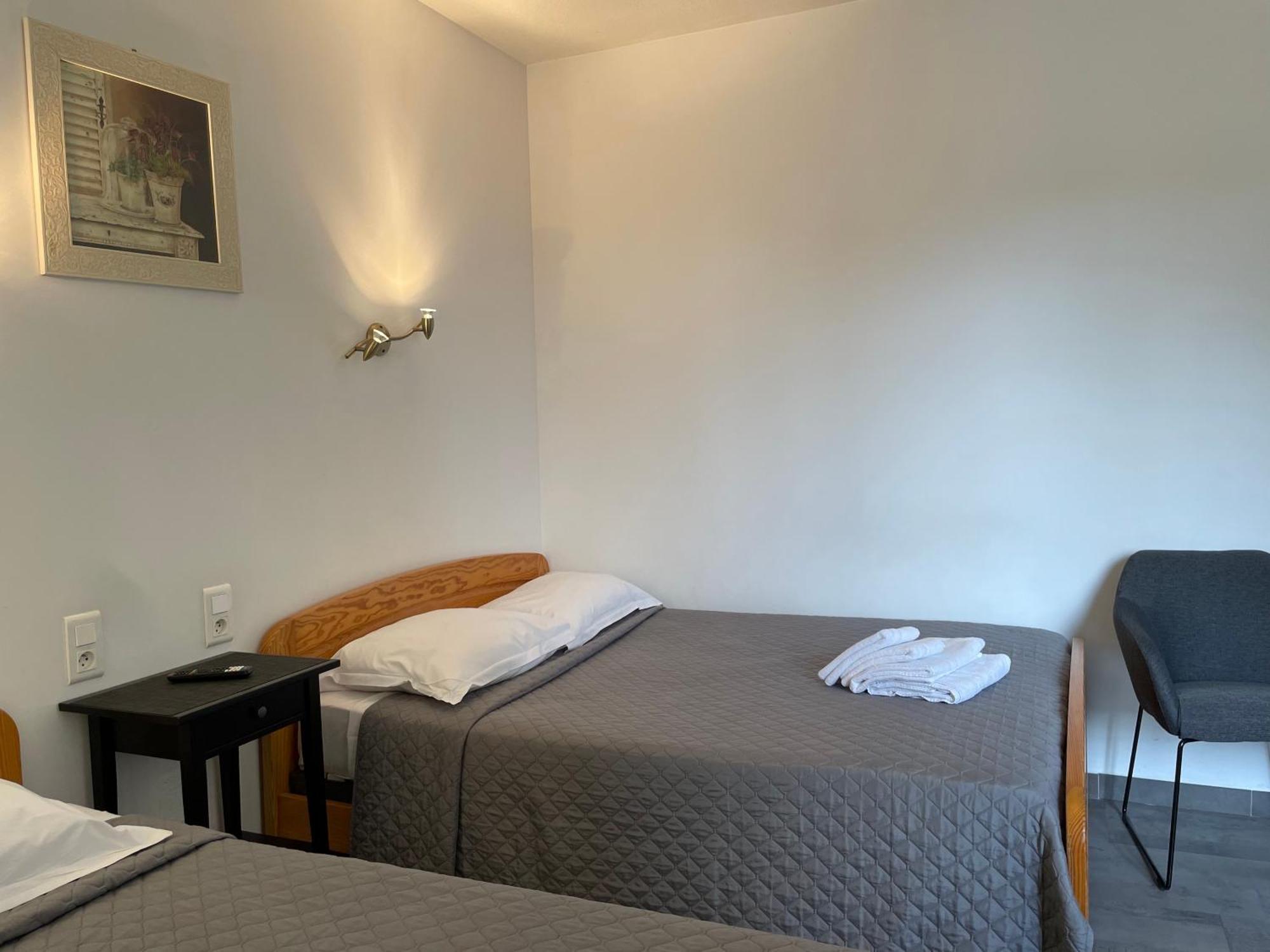 Hotel L'Escale Aigues-Mortes Exteriör bild