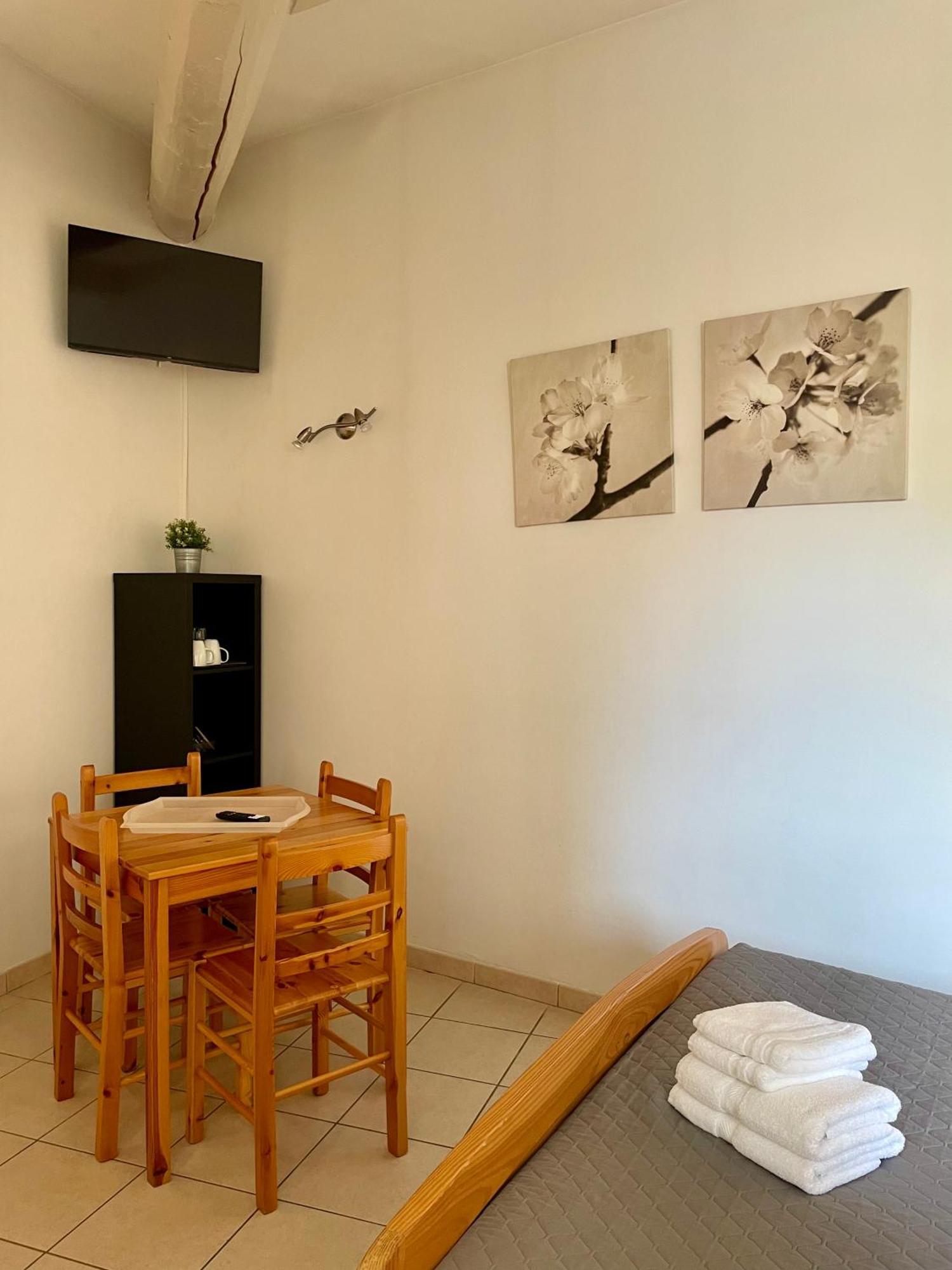Hotel L'Escale Aigues-Mortes Exteriör bild
